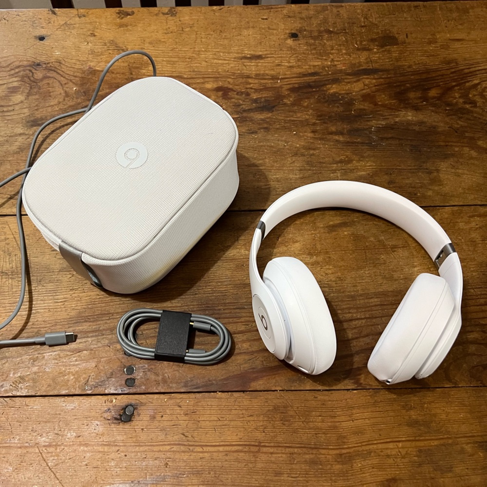 Beats Studio pro white Wireless Headphones with Case
